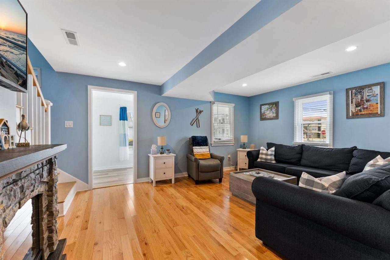 Newly Renovated 4 Bedroom Home Only 2 Blocks From The Beach! 와일드우드 외부 사진