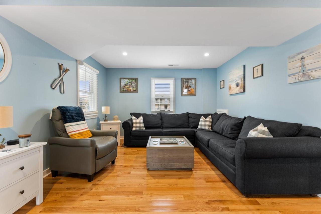 Newly Renovated 4 Bedroom Home Only 2 Blocks From The Beach! 와일드우드 외부 사진