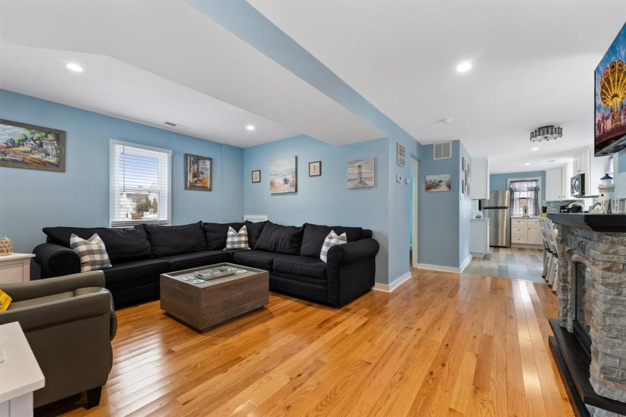 Newly Renovated 4 Bedroom Home Only 2 Blocks From The Beach! 와일드우드 외부 사진