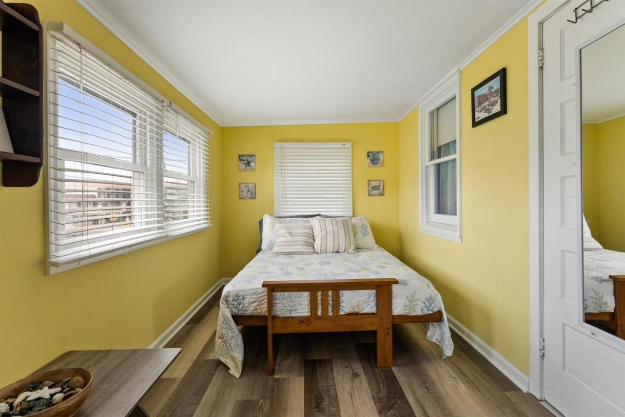 Newly Renovated 4 Bedroom Home Only 2 Blocks From The Beach! 와일드우드 외부 사진