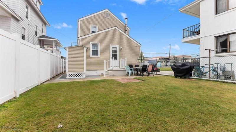 Newly Renovated 4 Bedroom Home Only 2 Blocks From The Beach! 와일드우드 외부 사진
