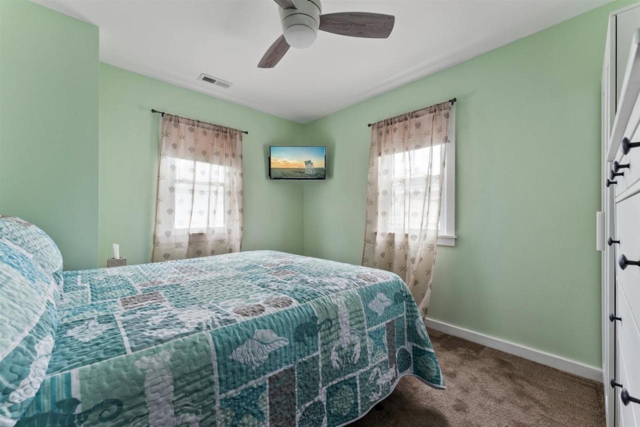 Newly Renovated 4 Bedroom Home Only 2 Blocks From The Beach! 와일드우드 외부 사진